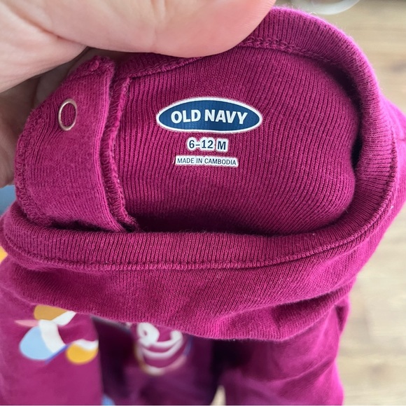 6-12 months Old Navy romper - Picture 3 of 3